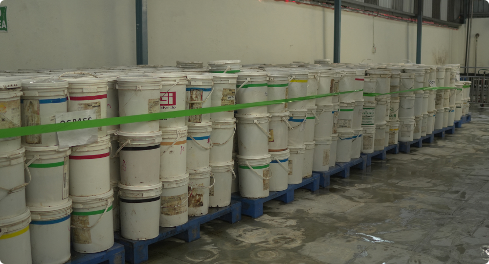 Honey face mask application