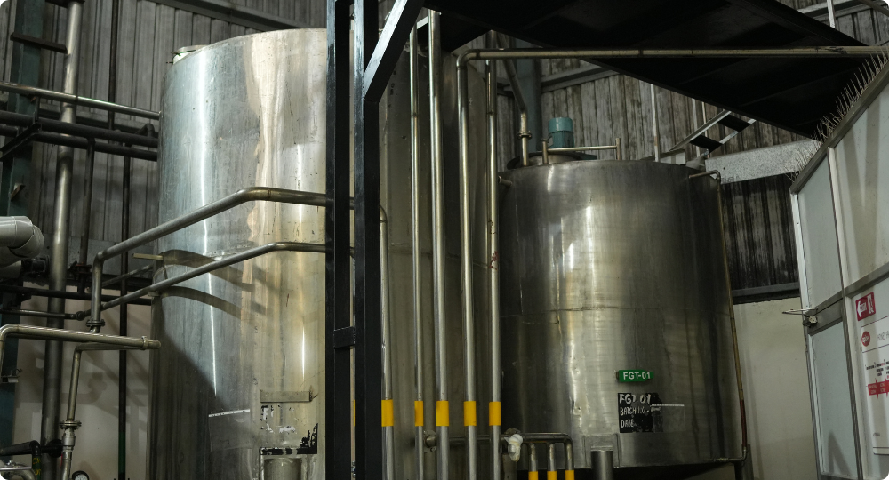 Honey face mask application