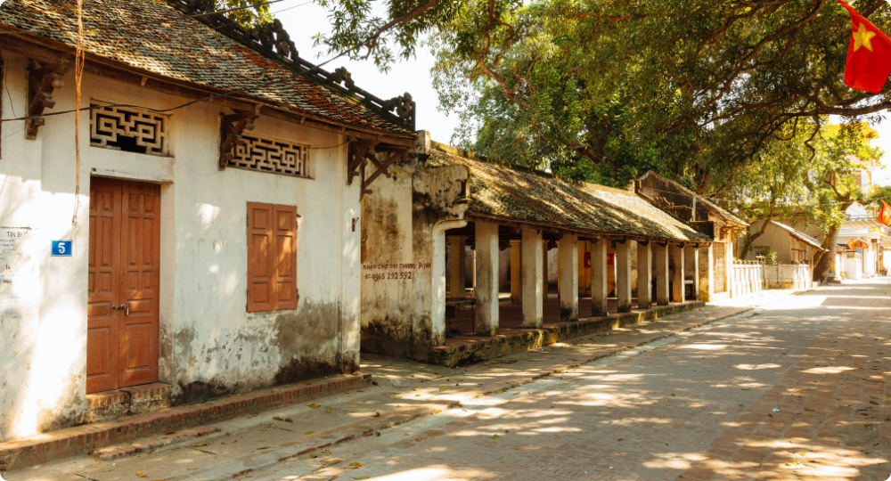 Top-quality bulk raw honey supplier in India, offering pure and natural honey.